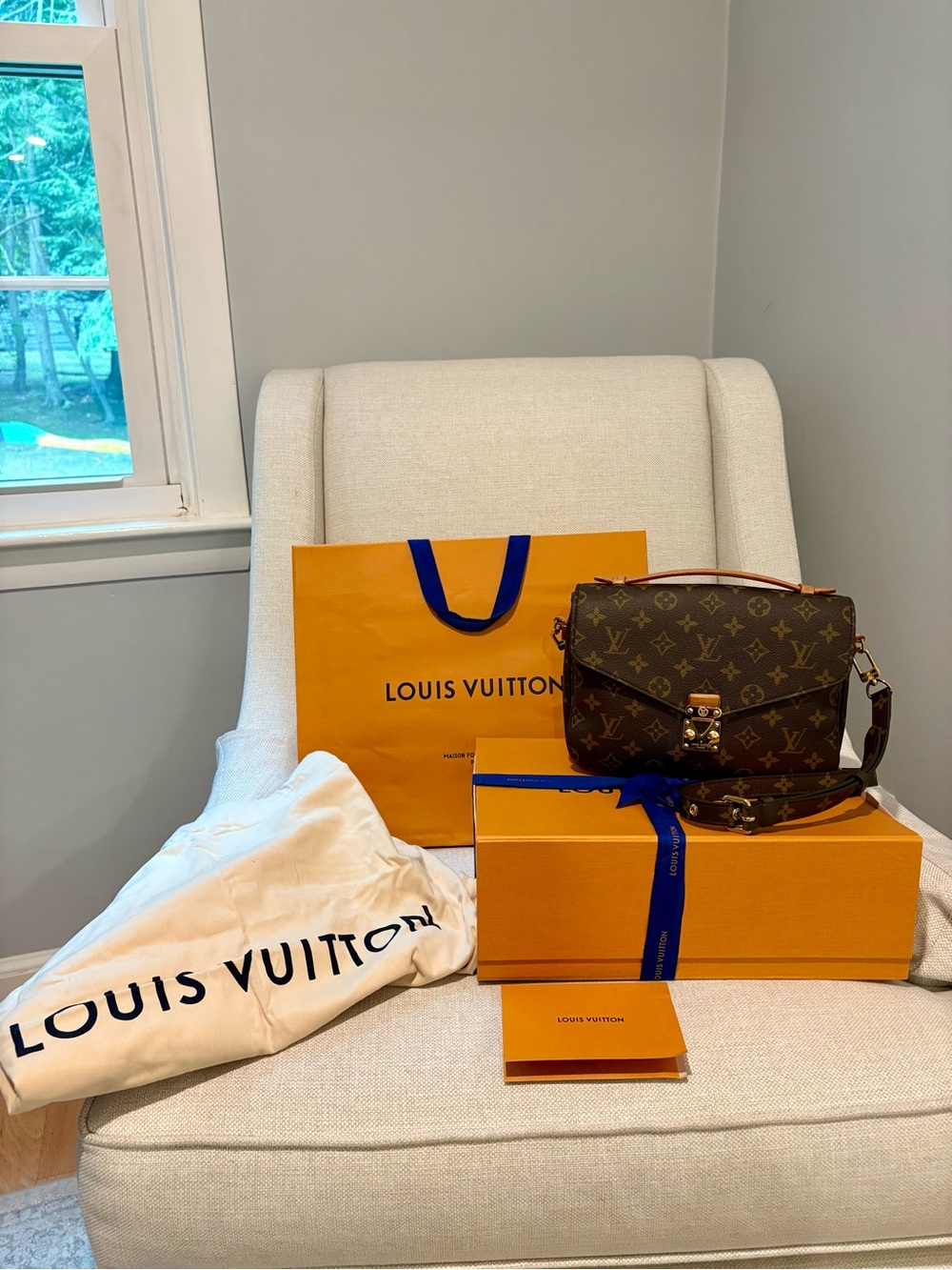 Authentic Louis Vuitton Monogram Pochette Metis